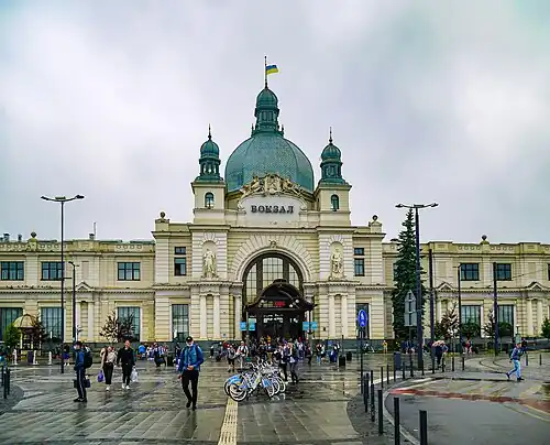 Lviv railway station by Władysław Sadłowski (1899–1904)