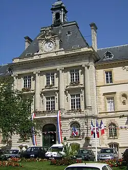 Main façade of the Hôtel de Ville, completed in 1900