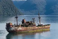 Wreck of the Capitan Leonidas serves as a warning for the submerged Bajo Cotopaxi (Cotopaxi Bank) in the Messier Channel.