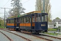 The Amsterdam out-wagon 663 with motor car 307 at the Parklaan (change) in Amstelveen.