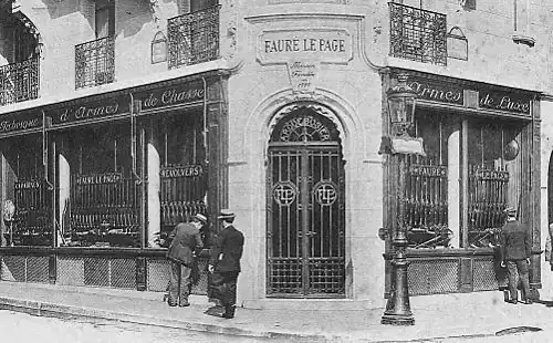 The old Fauré Le Page store is located at 8, Rue de Richelieu