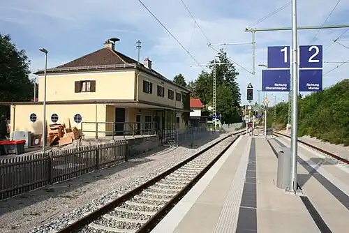 Island platform with two tracks