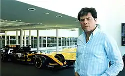 Portrait of Benjamin Cuq next to a Renault Formula 1