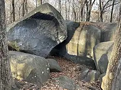 Southern entrance to the rock shelter
