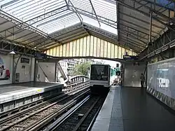 MP 73 rolling stock on Line 6 at Bir-Hakeim