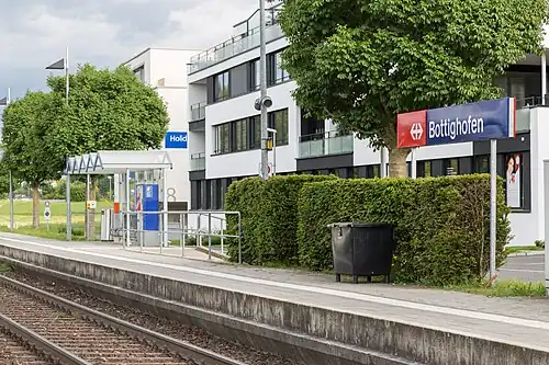 Concrete platform and shelter