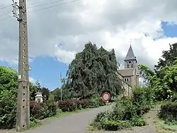 Braives, war memorial and church (église de la Nativité de Notre-Dame)