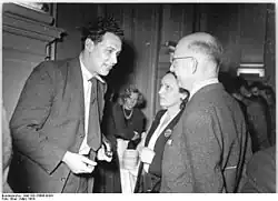 Gotthold Gloger (left) with Franz Carl Weiskopf and Alex Wedding