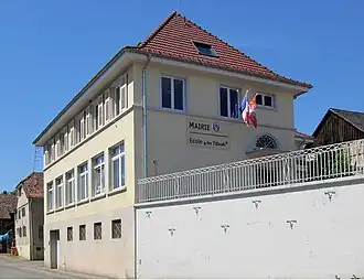 The town hall and school in Buschwiller