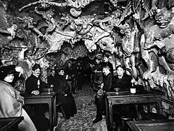 Cabaret de l'Enfer customers