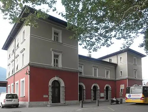 Two three-story flat-roofed towers linked by two-story centre section
