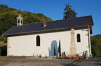Chapel of Saints-Crépin-et-Crépinien and war memorial, Conjux