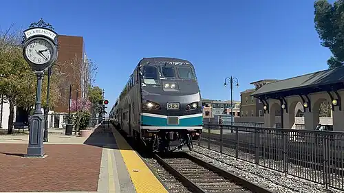 A westbound train at Claremont station in 2025