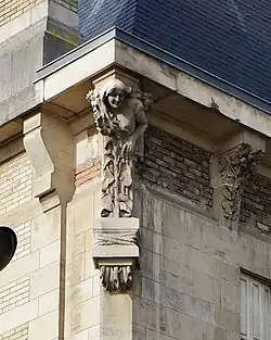Art Nouveau caryatid-corbel on the Maison Vallin (Boulevard Lobau no. 6), Nancy, France, 1894, by Eugène Vallin[30]