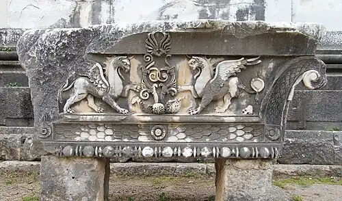 Ancient Greek bead and reel on the base of a capital from the ruins of the Temple of Apollo at Didyma, Turkey, unknown architect or sculptor, c.300-150 BC[5]