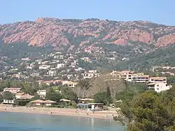 Zoom on the Rastel and its red rocks