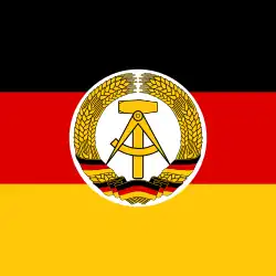 Presidential standard 1953–1955, (The emblem of the GDR was changed on 28 May 1953 and already resembled the final coat of arms of 1955.)