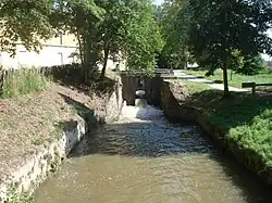 Rigole de la plaine empties into the Bassin de Naurouze