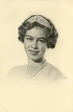 Portrait of Princess Frederica of Hanover wearing the Prussian tiara ( 1930–36).