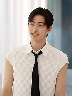 Seunghan smiling, looking to his right.