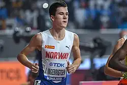 Photo of Jakob Ingebrigtsen running with his tongue in cheek