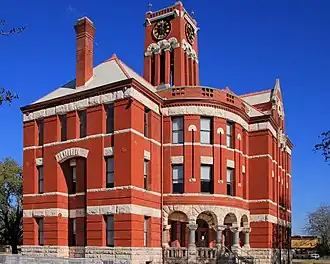 Lee County Courthouse in Giddings, near Austin, built in 1899, was designed in the Richardsonian Romanesque style.