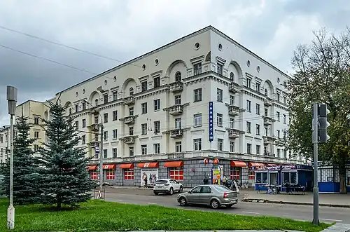 Stalinist building in Yaroslavl, Lenin Avenue
