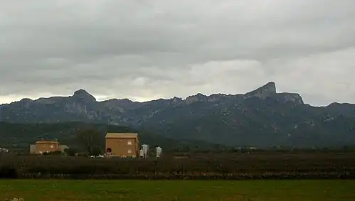 Les Moles area: La Buinaca on the left and the Cabrafeixet on the right, seen from the north between El Perelló and Rasquera
