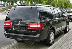 2007–2014 Lincoln Navigator L (LWB model)