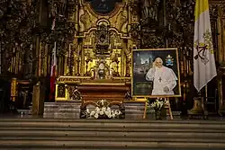 Display case showing a zucchetto worn by the Pope at the Altar of the Kings in the Mexico City Metropolitan Cathedral