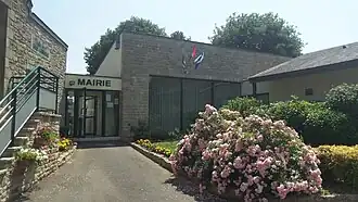 The town hall in Montertelot