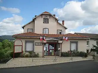 The town hall in Malauzat