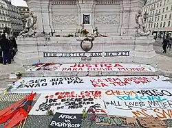 An informal memorial on the column of Pedro IV devoted to Odair Moniz