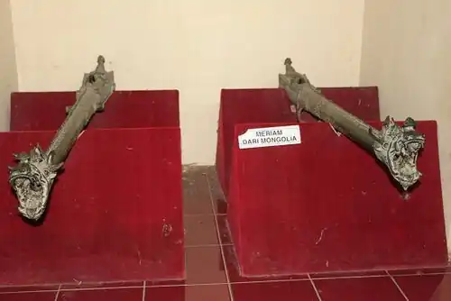 Two cannons in Keraton Kasepuhan, labelled as cannon from Mongolia. The dragon head is similar to Chinese dragon (long) than Javanese dragon (naga).