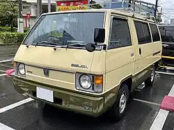 Pre-facelift Mitsubishi Delica Star Wagon (Japan)