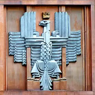 Polish coat of arms (unofficial) on the façade of the post office in Warsaw, by Julian Puterman-Sadłowski (1934)
