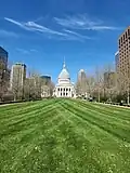 The old courthouse of St. Louis, as seen from the entrance to the Gateway Arch.