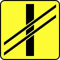 T-7 "plate indicating arrangement of rail track and road on the level crossing"