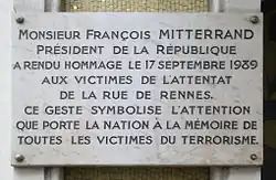 Plaque in memory of the rue de Rennes bombing at no. 140 bis.