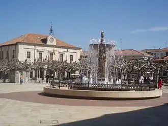 A fountain, with Villarcayo de Merindad de Castilla la Vieja's town hall building in sight