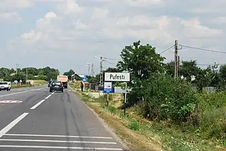 DN2 entering the village of Pufești