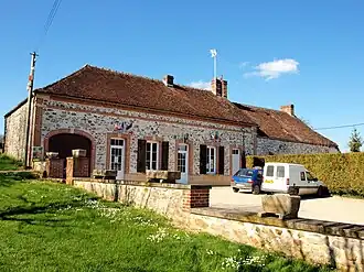 The town hall in Saint-Nicolas-la-Chapelle