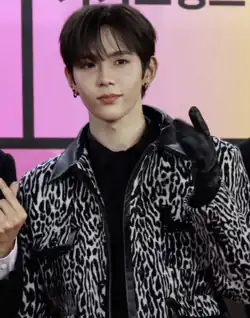 Shotaro posing on a red carpet.