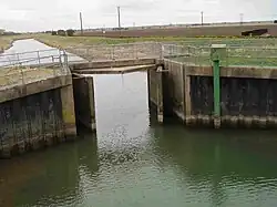 Sluice gate for the Kyme Eau, once the junction for the Sleaford canal