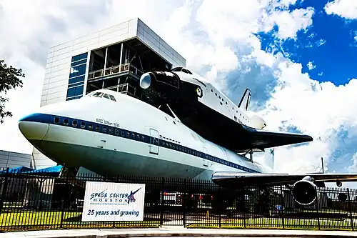 Shuttle Independence and NASA 905 in Independence Plaza at Space Center Houston