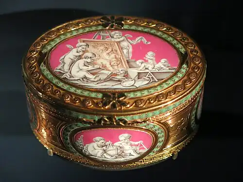 Louis XVI style snuff box, by Jean Frémin, 1763–1764, gold and painted enamel, Louvre[120]