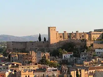Photo of fortress looming above the city of Tortosa