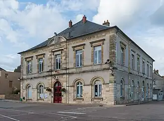 The town hall in Saint-Saulge