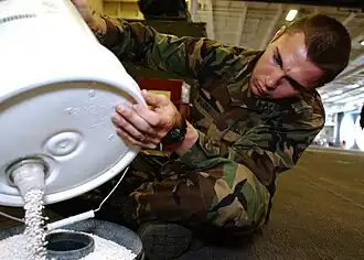 Preparing for use&nbsp;– filling the scrubber canister with sodalime