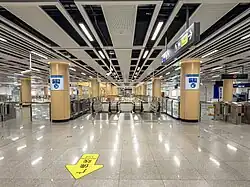 Line 3 upper concourse